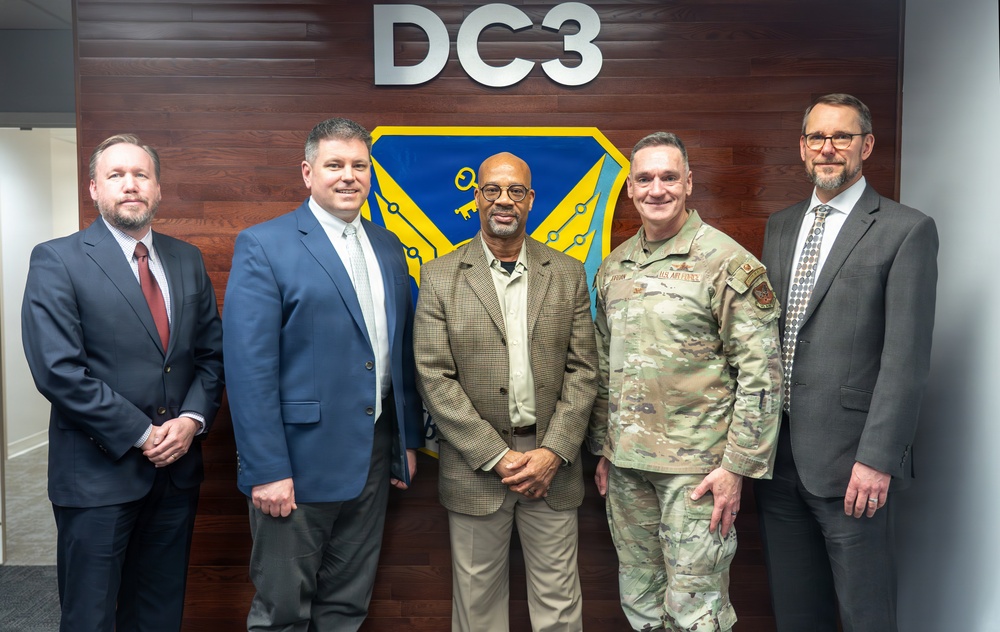 Air Force Intelligence Community Visits DC3