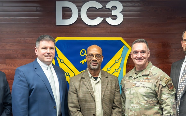 Air Force Intelligence Community Visits DC3
