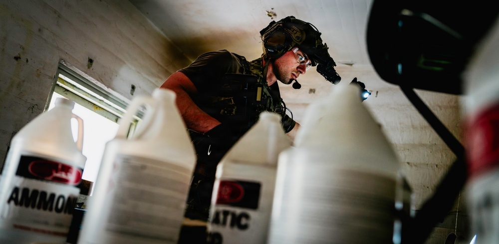 EOD Technicians Conduct a HME and IED Drill