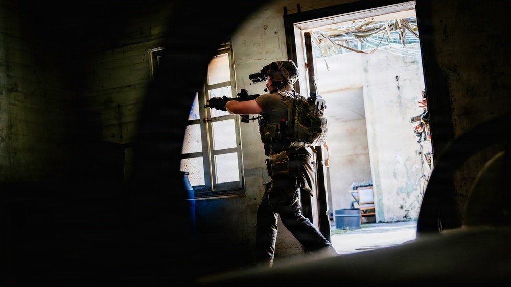 EOD Technicians Conduct a HME and IED Drill
