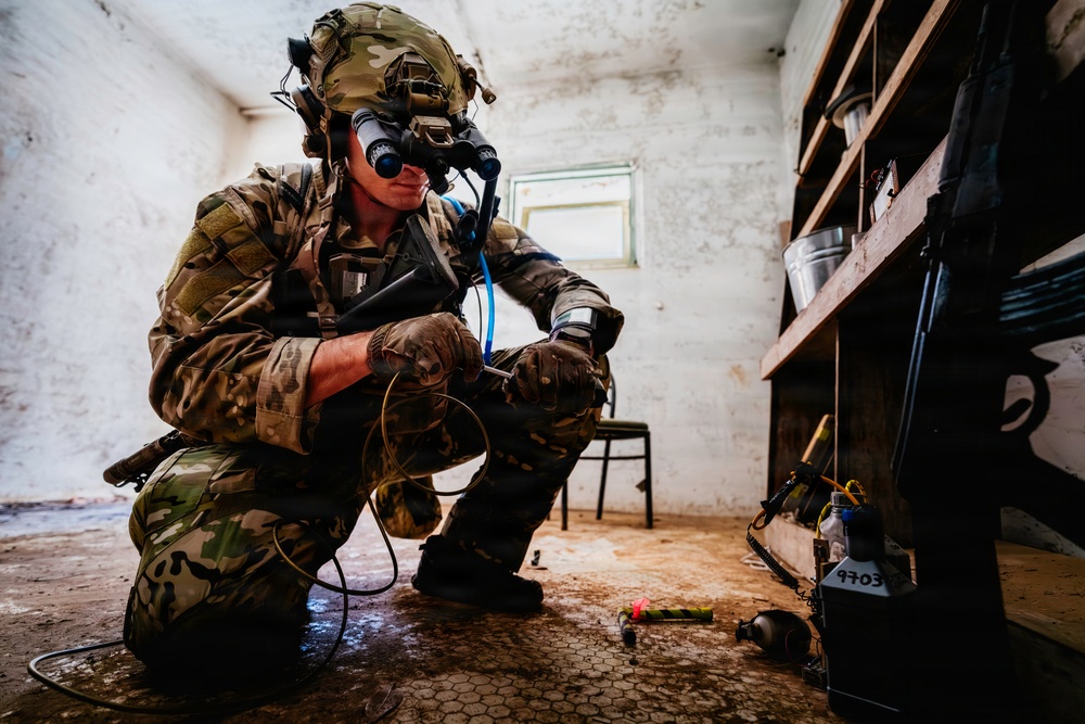 EOD Technicians Conduct a HME and IED Drill