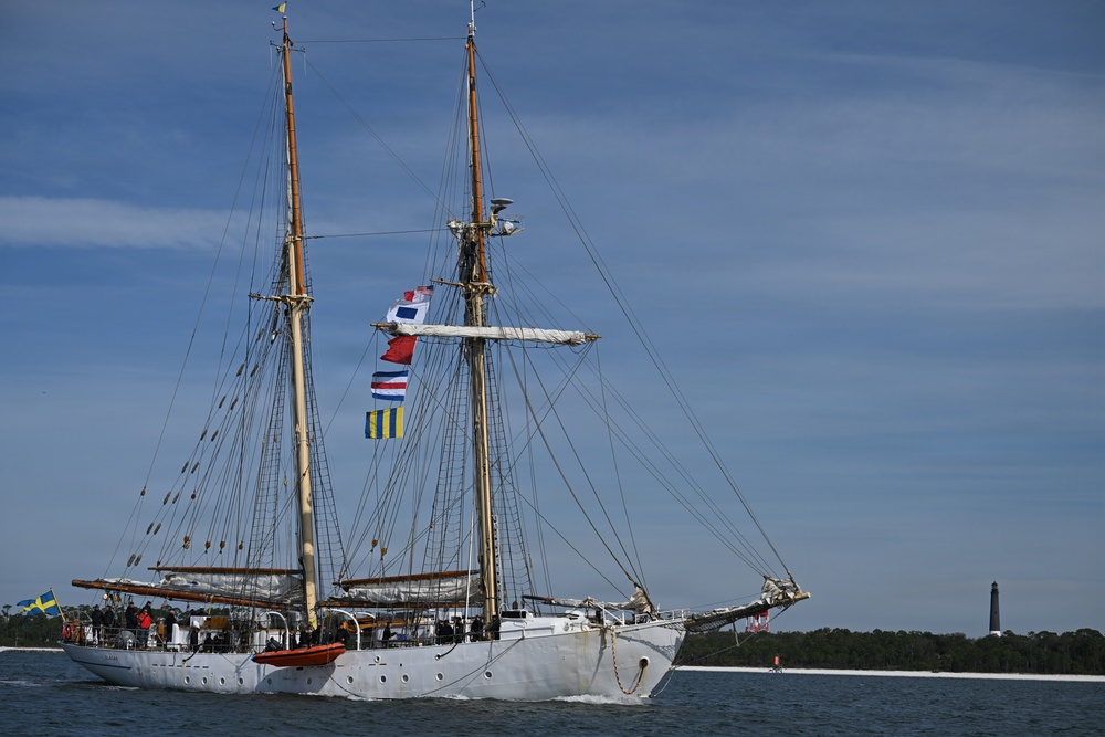 HMS Gladan Visits NAS Pensacola