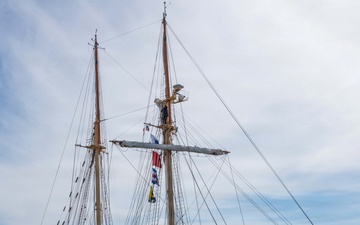 HMS Gladan Visits NAS Pensacola