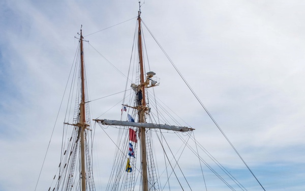 HMS Gladan Visits NAS Pensacola