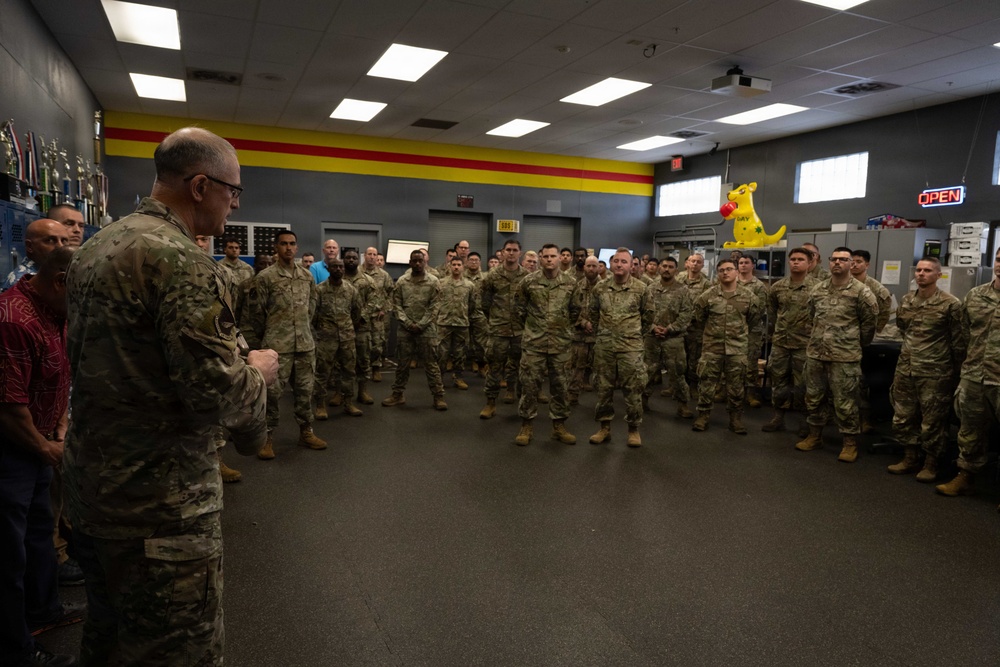 Eleventh Air Force command chief observes a C-17 Globemaster III maintenance rodeo
