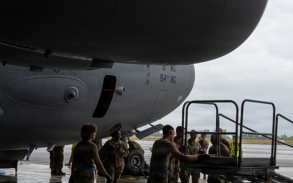 Eleventh Air Force command chief observes a C-17 Globemaster III maintenance rodeo