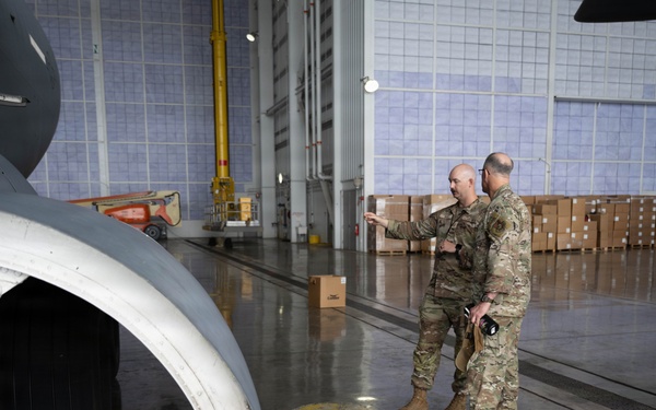 Eleventh Air Force command chief observes a C-17 Globemaster III maintenance rodeo