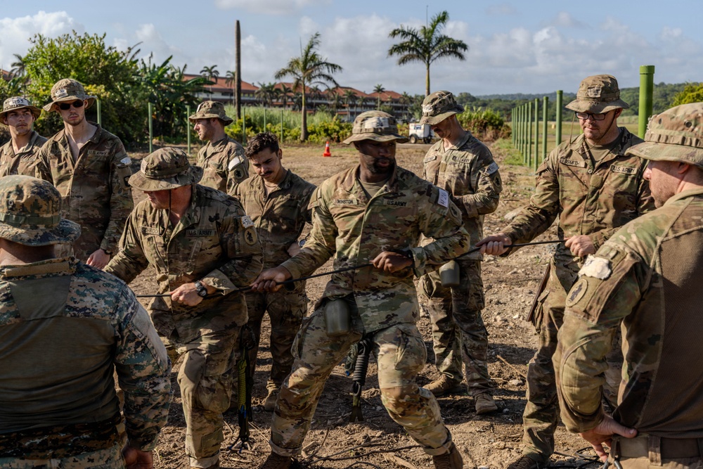 Jungle Operations Training Course - Panama 26-04: Z-Pully and Rope Bridge