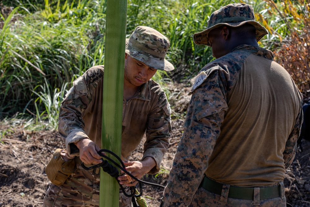 Jungle Operations Training Course - Panama 26-04: Z-Pully and Rope Bridge