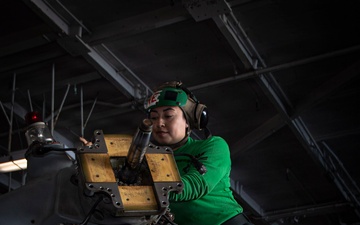 Nimitz Sailor Conducts Maintenance