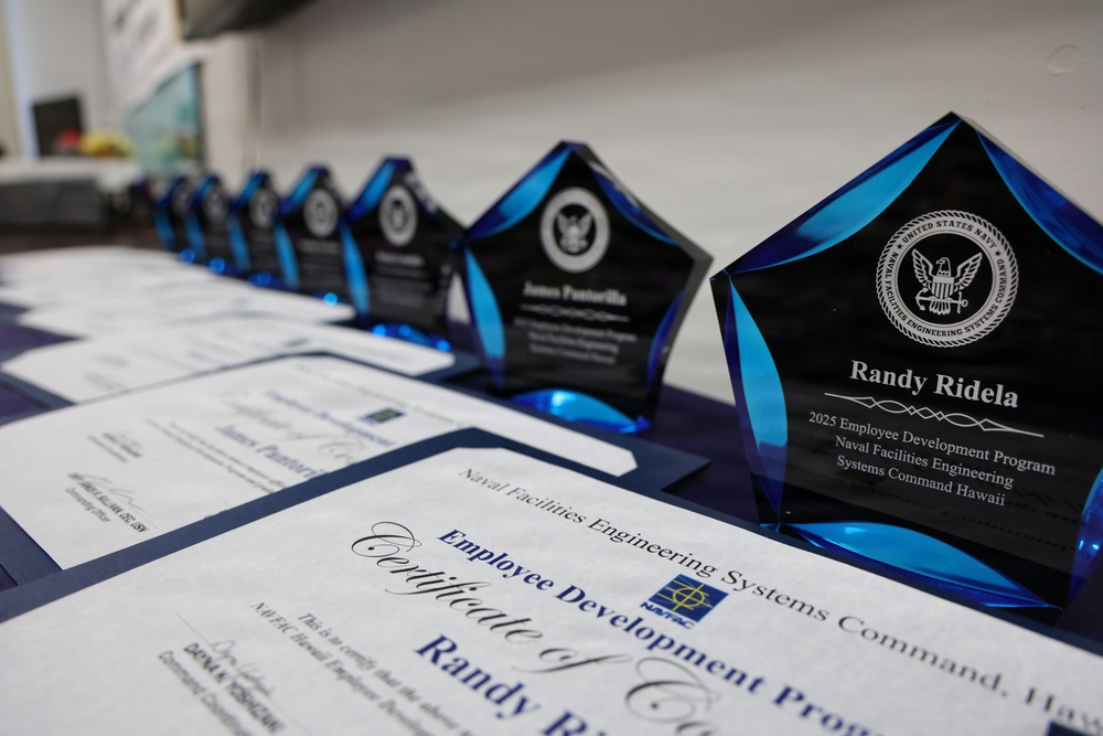 Eight NAVFAC Hawaii employees graduate from Employee Development Program