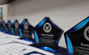 Eight NAVFAC Hawaii employees graduate from Employee Development Program