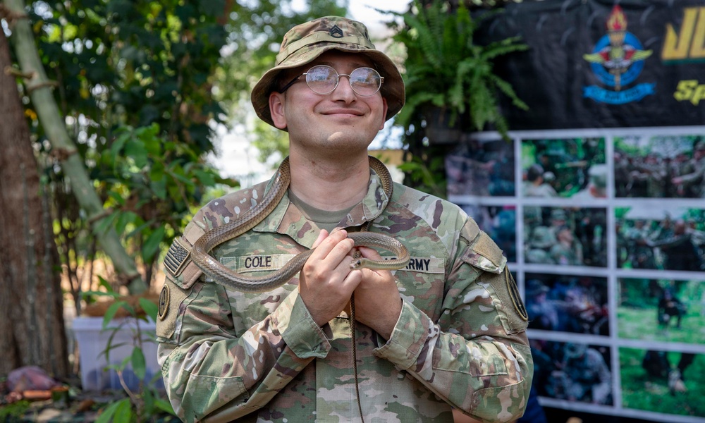 Hanuman Guardian | US Army Reserve Public Affairs Soldiers participate in Royal Thai Army Jungle Training