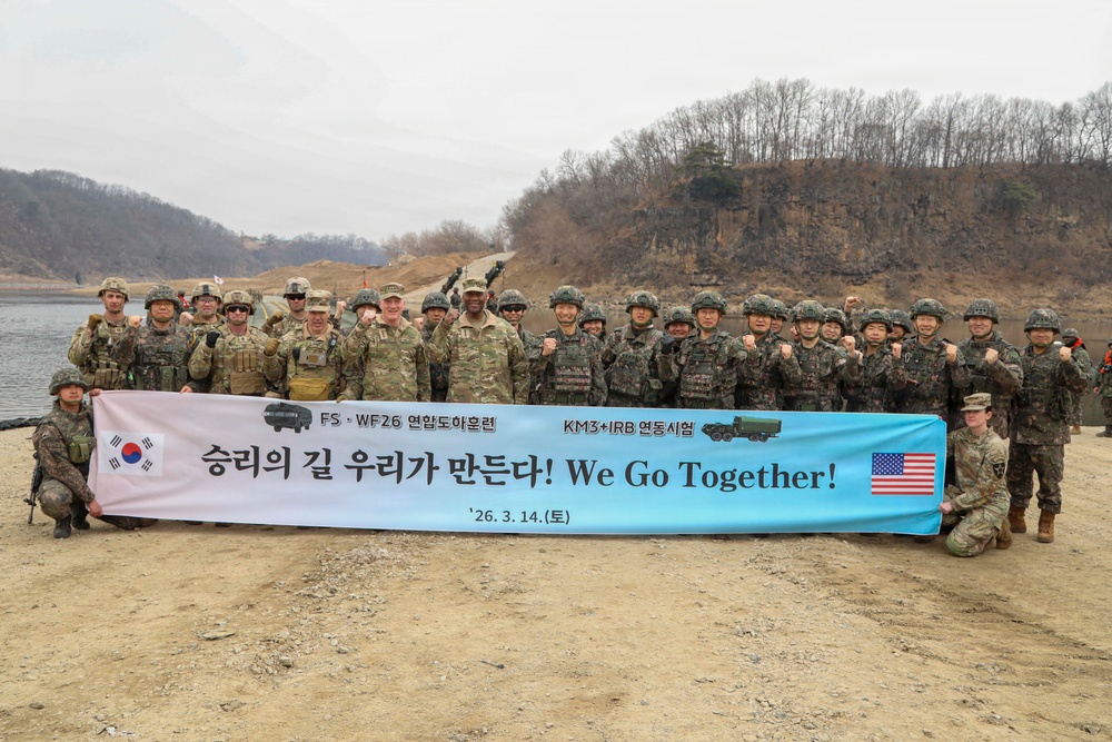 CFC Commander Observes Wet Gap Crossing During Freedom Shield 26