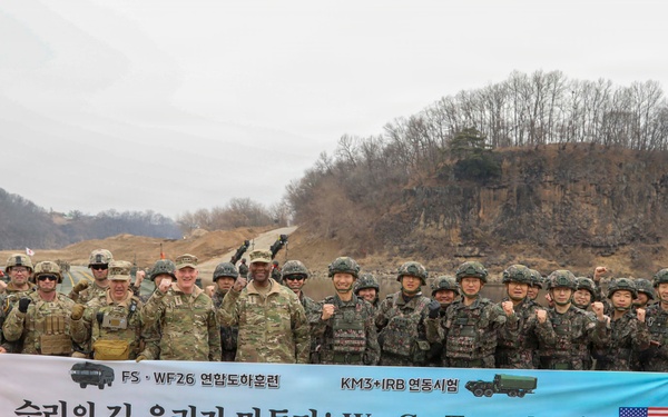 CFC Commander Observes Wet Gap Crossing During Freedom Shield 26