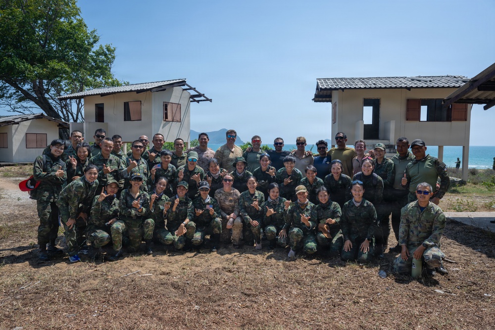 U.S. and Royal Thai Navies continue freefall training, exchange wings at CG26