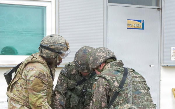 U.S. Army 2d Infantry Division/ROK-U.S. Combined Division and ROKA 1st Logistic Support Command conducts Joint Fuel and Water Purification training