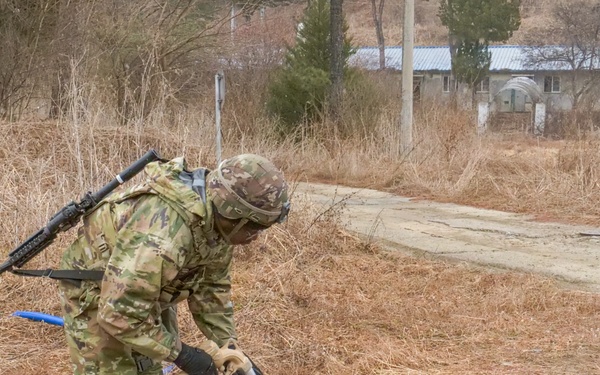 U.S. Army 2d Infantry Division/ROK-U.S. Combined Division and ROKA 1st Logistic Support Command conducts Joint Fuel and Water Purification training