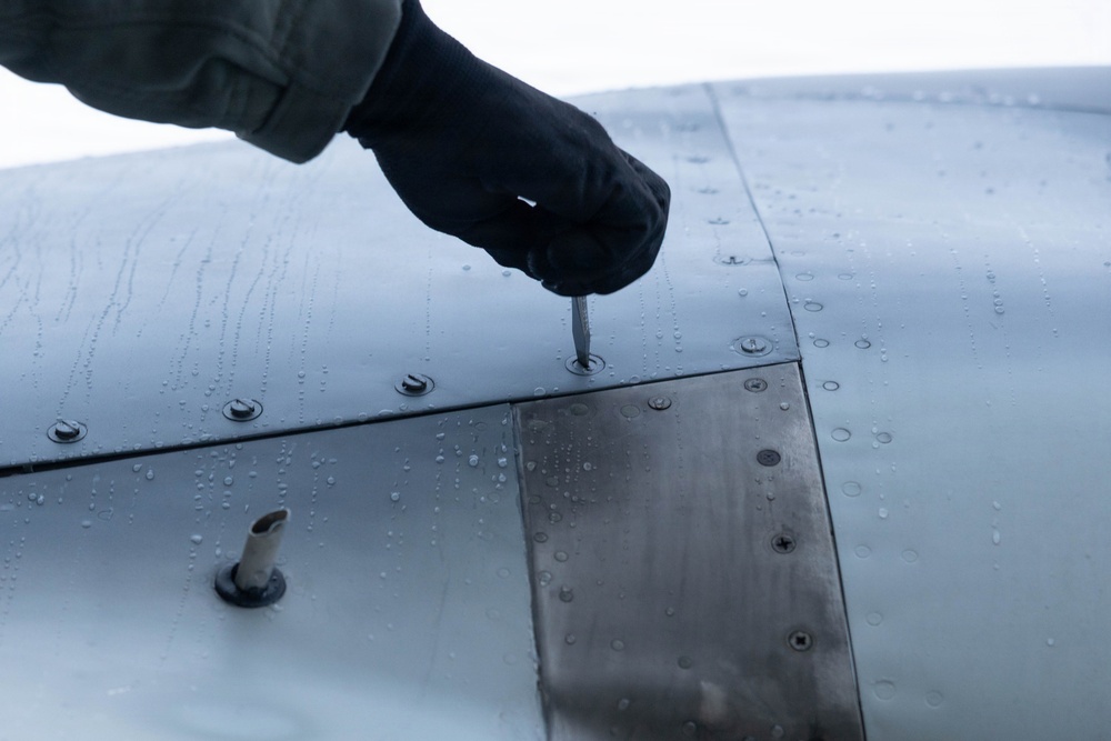 CORE26 | U.S. Marines refuel aircraft during Arctic exercise