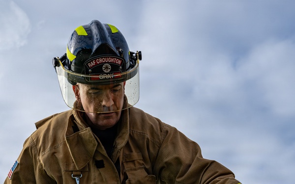 422 and 100 CES Fire train together