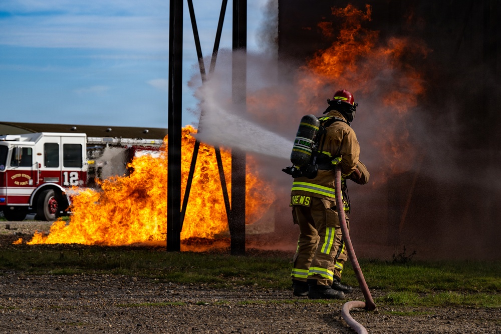 422 and 100 CES Fire train together