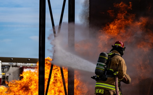 422 and 100 CES Fire train together