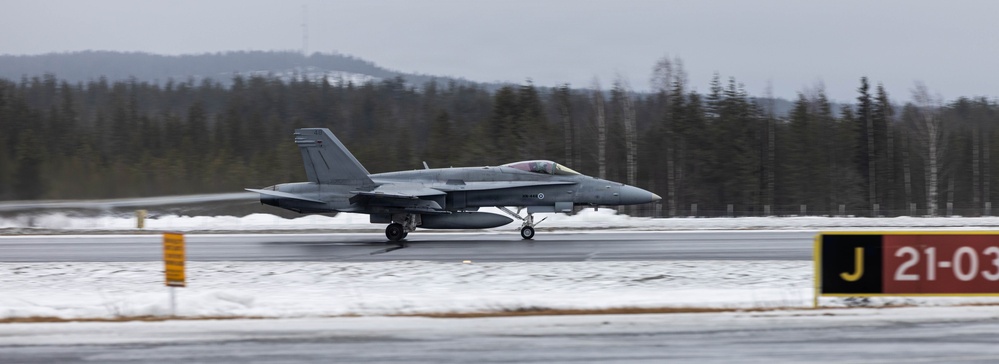 CORE26 | U.S. Marines and Finnish Airmen with the Lapland Air Wing Participate in a Media Day