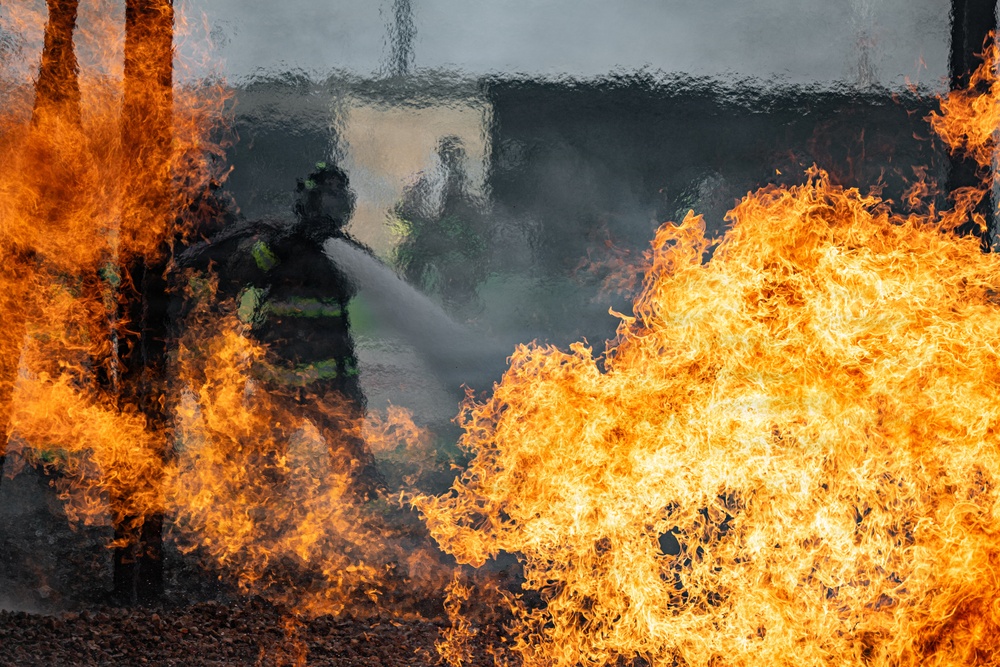 422 and 100 CES Fire train together