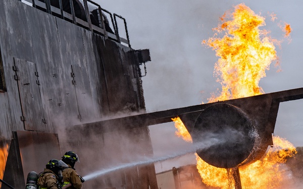 422 and 100 CES Fire train together