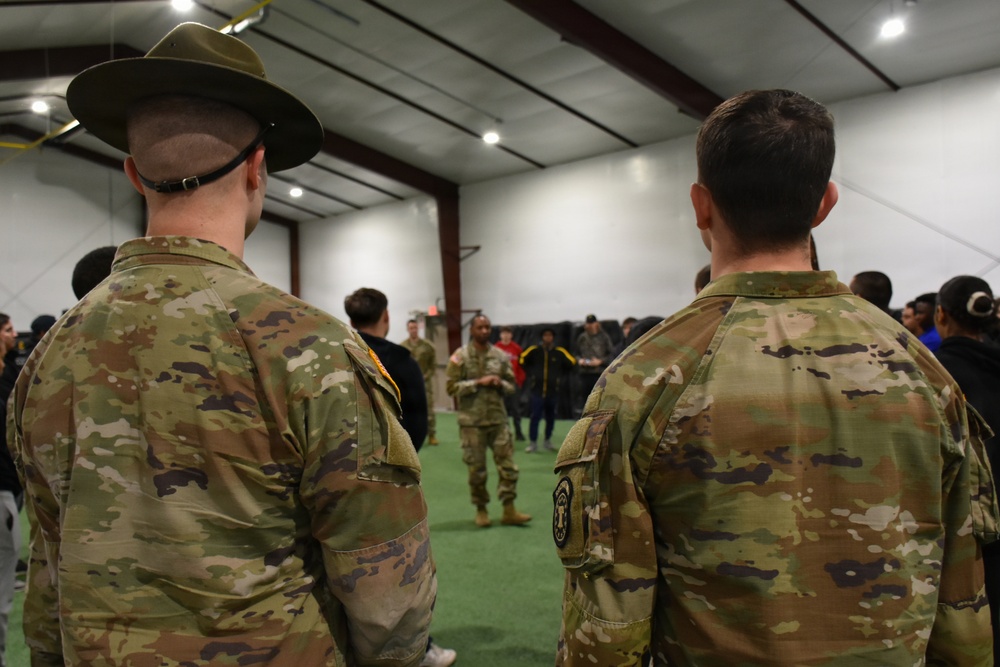 Harrisburg Recruiting Battalion hosts Future Soldier training event