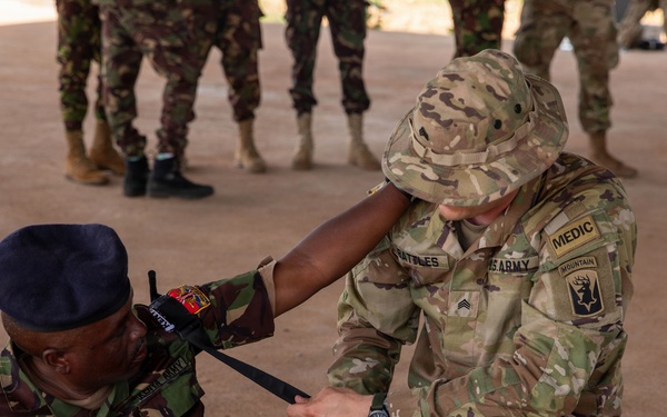 US, Kenya teams share lifesaving skills during Justified Accord 2026