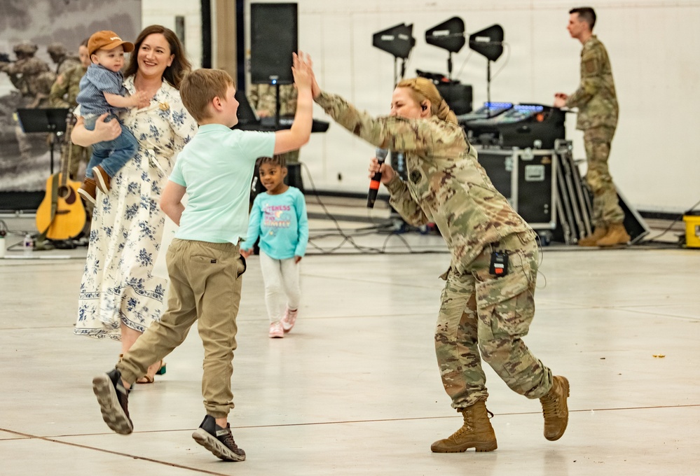 1ABCT Soldiers return home to Fort Riley