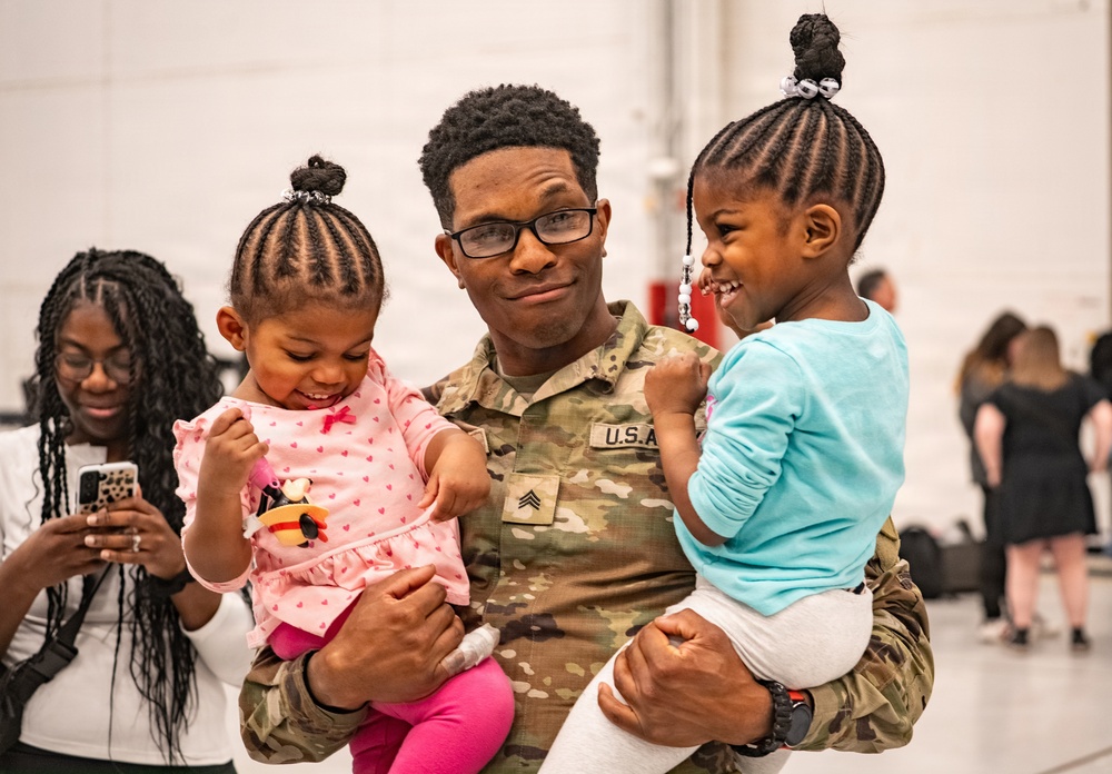 1ABCT Soldiers return home to Fort Riley