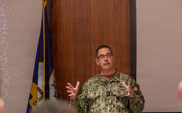 Commander, Expeditionary Strike Group TWO Hosts Amphib Town Hall