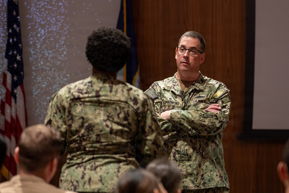 Commander, Expeditionary Strike Group TWO Hosts Amphib Town Hall