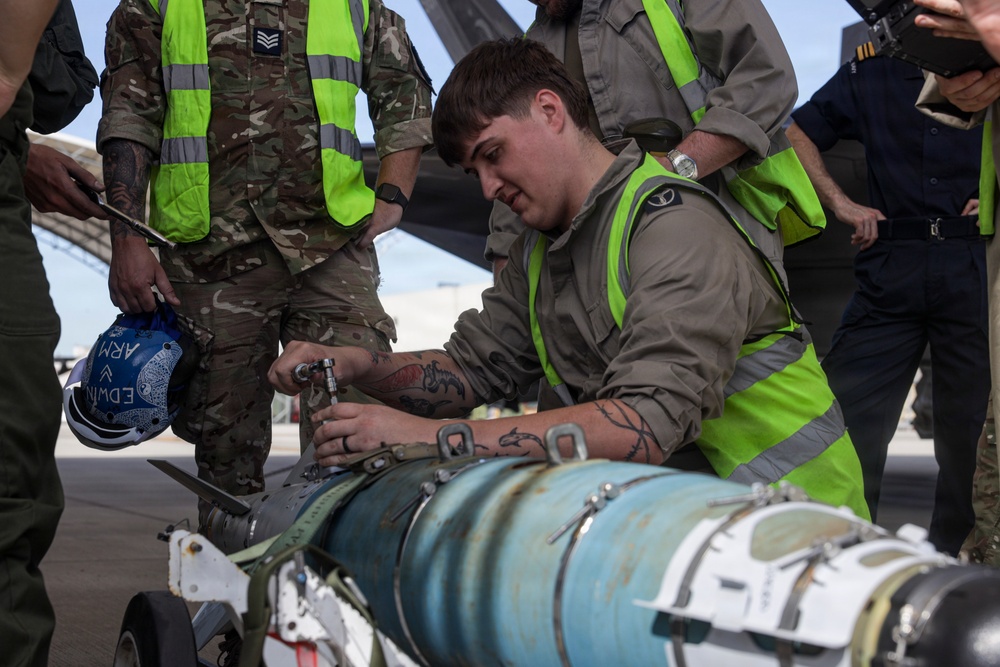 VMFAT-502 hosts UK Royal Air Force, Royal Navy