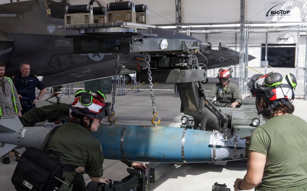 VMFAT-502 hosts UK Royal Air Force, Royal Navy