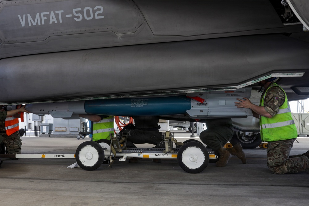 VMFAT-502 hosts UK Royal Air Force, Royal Navy