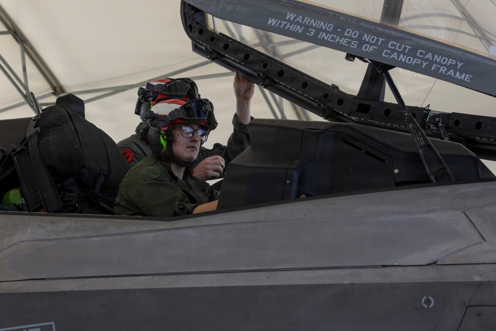 VMFAT-502 hosts UK Royal Air Force, Royal Navy