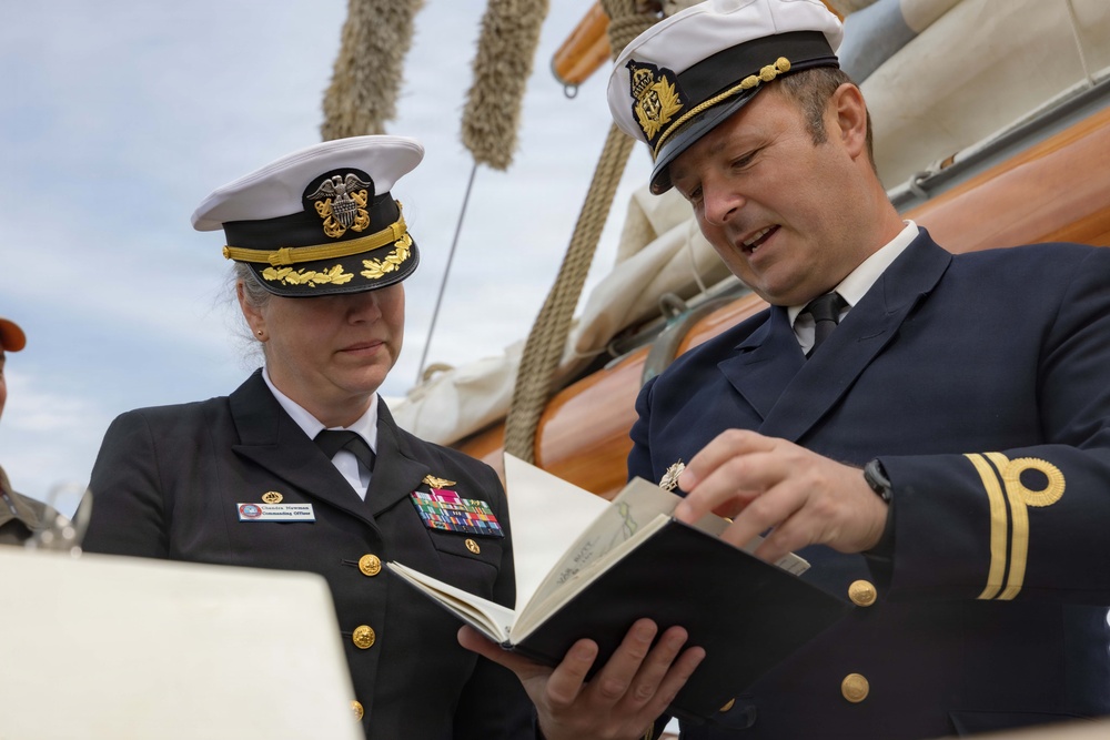 HMS Gladan Visits NAS Pensacola
