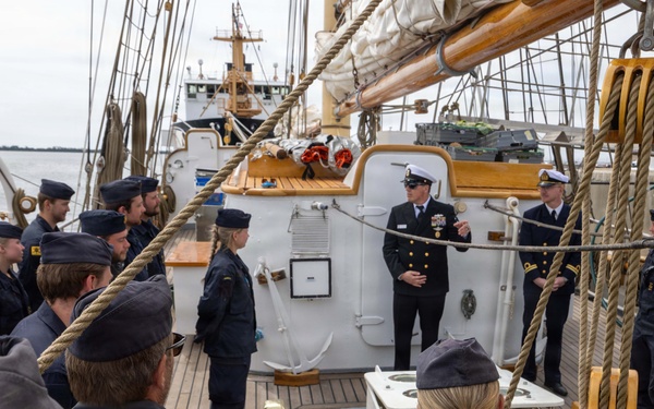 HMS Gladan Visits NAS Pensacola