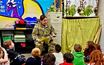 Fort McCoy Garrison leaders support Read Across America Week at local school