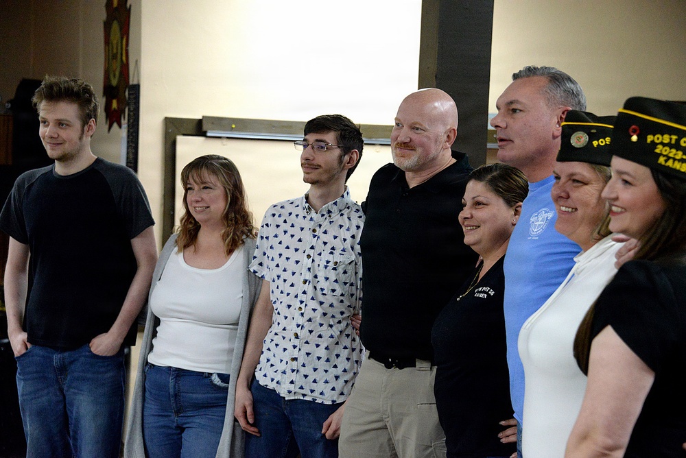 Fort Leavenworth corrections specialist receives state VFW award