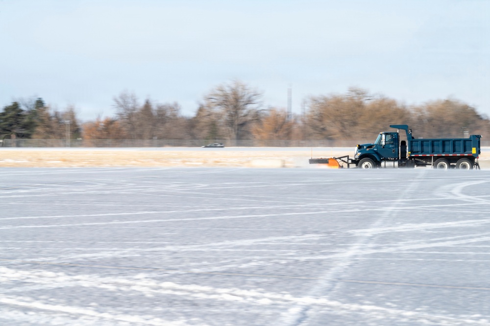 Flight line ice removal operations