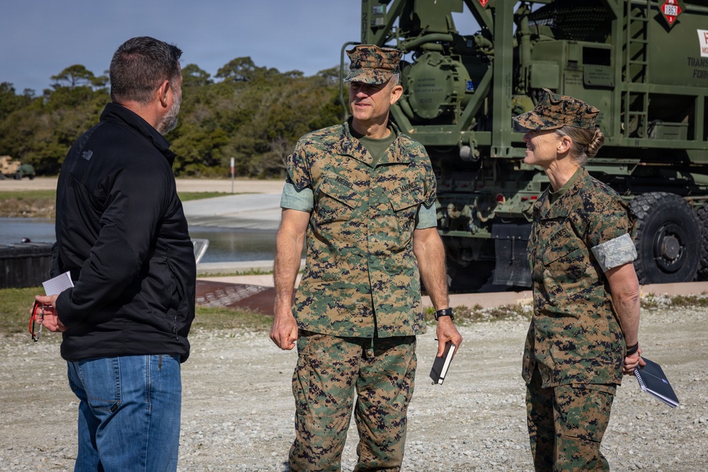 2nd Marine Logistics Group’s Maritime Distribution Platoon provides demonstration to Assistant Deputy Commandant of Installations and Logistics