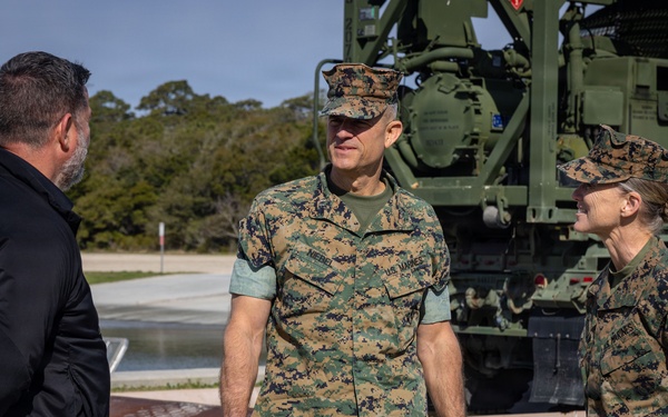 2nd Marine Logistics Group’s Maritime Distribution Platoon provides demonstration to Assistant Deputy Commandant of Installations and Logistics