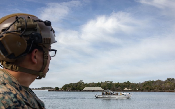 2nd Marine Logistics Group’s Maritime Distribution Platoon provides demonstration to Assistant Deputy Commandant of Installations and Logistics