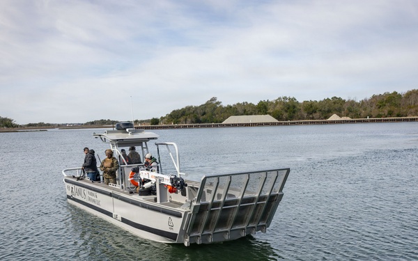 2nd Marine Logistics Group’s Maritime Distribution Platoon provides demonstration to Assistant Deputy Commandant of Installations and Logistics