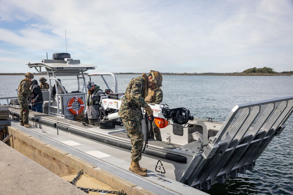 2nd Marine Logistics Group’s Maritime Distribution Platoon provides demonstration to Assistant Deputy Commandant of Installations and Logistics