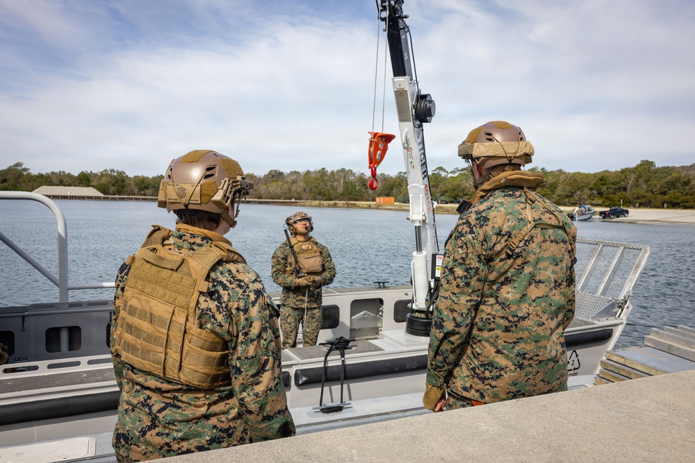 2nd Marine Logistics Group’s Maritime Distribution Platoon provides demonstration to Assistant Deputy Commandant of Installations and Logistics